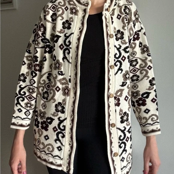 Floral Patterned Cardigan - Picture 2 of 6